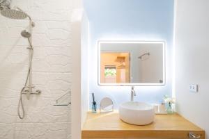 Stylish Studio with Pool - 8 walk to Rawai Beach