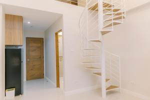 Palms La Beachfront Suites