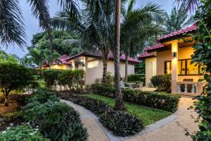 V247 Poolside 1BR Near Naiharn Beach & Gym