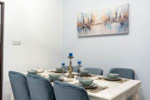 Santorini 3BR Resort Apartment Pool & Gym Negombo Kadirana