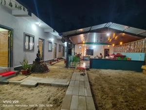 Golden Kudle Beach Resort - Ubytování bez kategorie ve městě Gokarna