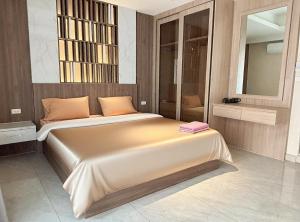 芭提雅市中心别墅 中天海滩独栋泳池别墅 步行街附近的别墅 现代风格大空间 价格优惠服务好