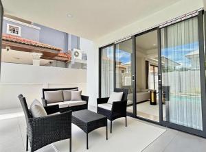 芭提雅市中心别墅 中天海滩独栋泳池别墅 步行街附近的别墅 现代风格大空间 价格优惠服务好