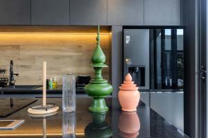 V253 Brand New 2BR with Pool and Full Kitchen