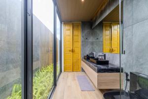 V253 Brand New 2BR with Pool and Full Kitchen