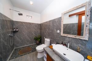 Private Pool, Rice Fields, 2 BR Villa Near Canggu