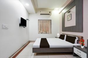 Super Collection O Sachivalaya Metro Station Gandhinagar Formerly Hotel Ghunghat Inn