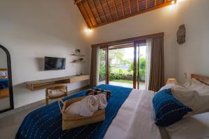 Private Pool, Rice Fields, 2 BR Villa Near Canggu