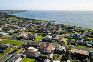 StayAU Newly Coastal 5BR Escape with Pool Table