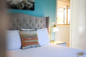 StayAU Newly Coastal 5BR Escape with Pool Table