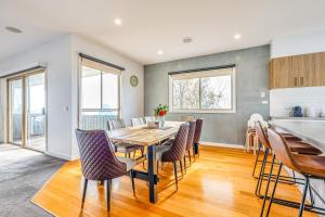 StayAU Newly Coastal 5BR Escape with Pool Table