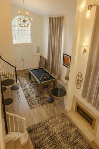 Sunny Santa Monica House - Hot Tub, Game Room, BBQ, Projector