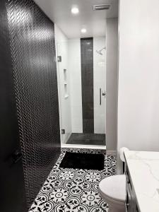 Channelside Luxury Retreat Spacious 2BR 2BA Condo with Pool, Balcony, Sauna & Gym