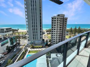 Luxury Oracle Tower 2 Ocean Views 22nd floor