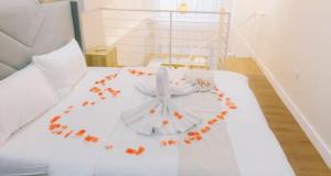 Palms La Beachfront Suites