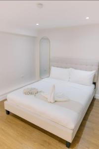 Palms La Beachfront Suites