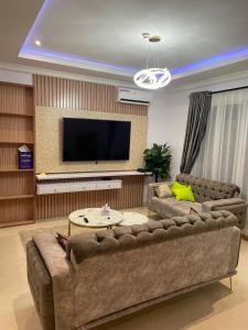 Beejay 4 bedrooms Cheerful Town House