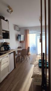 Studio by the River with Terrace, Basen, Sauna, Jacuzzi, Fitness