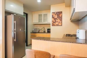 One Uptown 2 Bedroom with 3 Beds Uptown Mall View