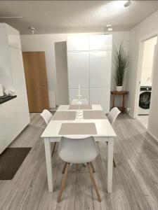 Cute downtown apartment in quiet area