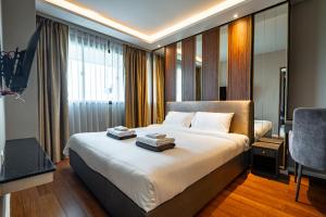 2-Bed Seaview Retreat Jacuzzi Pools by IBG D407