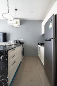 Cozy 1BR Apt 300m to Surin Beach Rooftop Pool B306