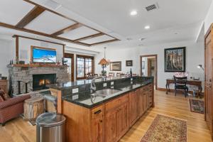 Shooting Star Lodge at Deer Valley Resort - Three Bedroom Residence #205 condo