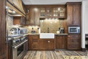 Arrowleaf Lodge- Two Bedroom #401 condo