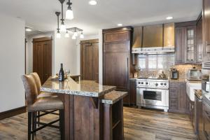 Arrowleaf Lodge- Two Bedroom #401 condo