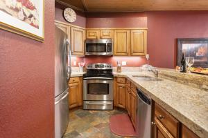 Powder Run at Deer Valley Resort - Four Bedroom Condo with Hot Tub #A32