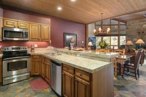 Powder Run at Deer Valley Resort - Four Bedroom Condo with Hot Tub #A32