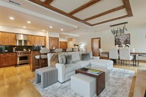 106 - Three Bedroom Shooting Star condo