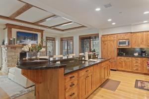 106 - Three Bedroom Shooting Star condo