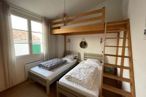 Very bright nest with terrace in the village