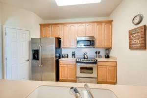 Last Minute Disney Getaway Luxury Condo with Private Balcony. Book Now VC240