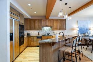 Sterling Lodge at Deer Valley Resort - Three Bedroom Condo with Hot Tub #108 condo