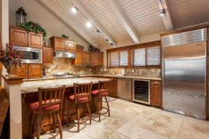 Queen Esther at Deer Valley Resort - Three Bedroom Condo with Hot Tub #2358 condo