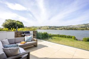 Gable View - Luxury Riverside Sanctuary