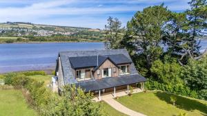 Gable View - Luxury Riverside Sanctuary