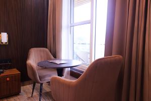 The Hoften Snowia Luxury Stay, Mukteshwar - Near Bhalugarh Waterfall