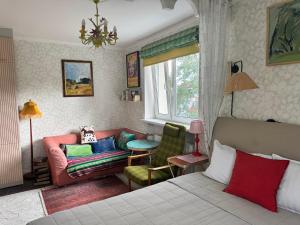 LITTLE LONDON boutique apartment with Netflix, top location in Old Town