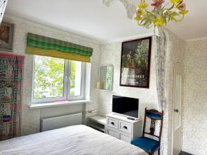 LITTLE LONDON boutique apartment with Netflix, top location in Old Town