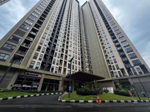 Apartement Transpark Cibubur by Raya Property with Pool View & Netflix 2