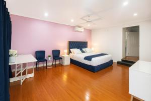 Private room with pool and ensuite