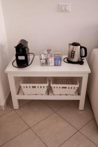 Back in Tide , frontal sea view window, no AC, Pet friendly