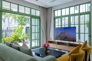 LYNS Villa Tropical - Private Pool- Khem Beach Phu Quoc