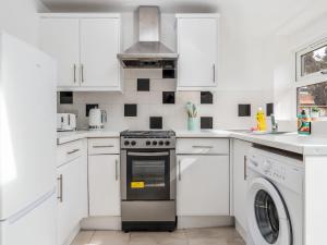 Pass the Keys Cosy Liverpool Home. WiFi Parking Nr Alder Hey