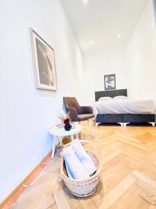 Spacious 2BR Apartment 7 Min from Westbahnhof