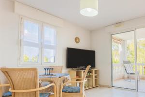 Appartement lumineux avec terrasse & piscine