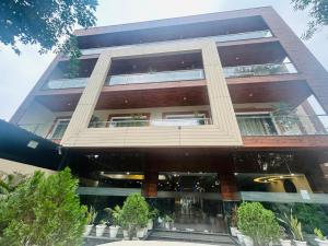 Royal Residence Near 32nd Avenue - Gurugram